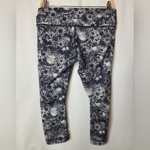 Lululemon Flowabunga Wunder Under Crop Full On Luxtreme Leggings size 10 - Picture 1 of 4